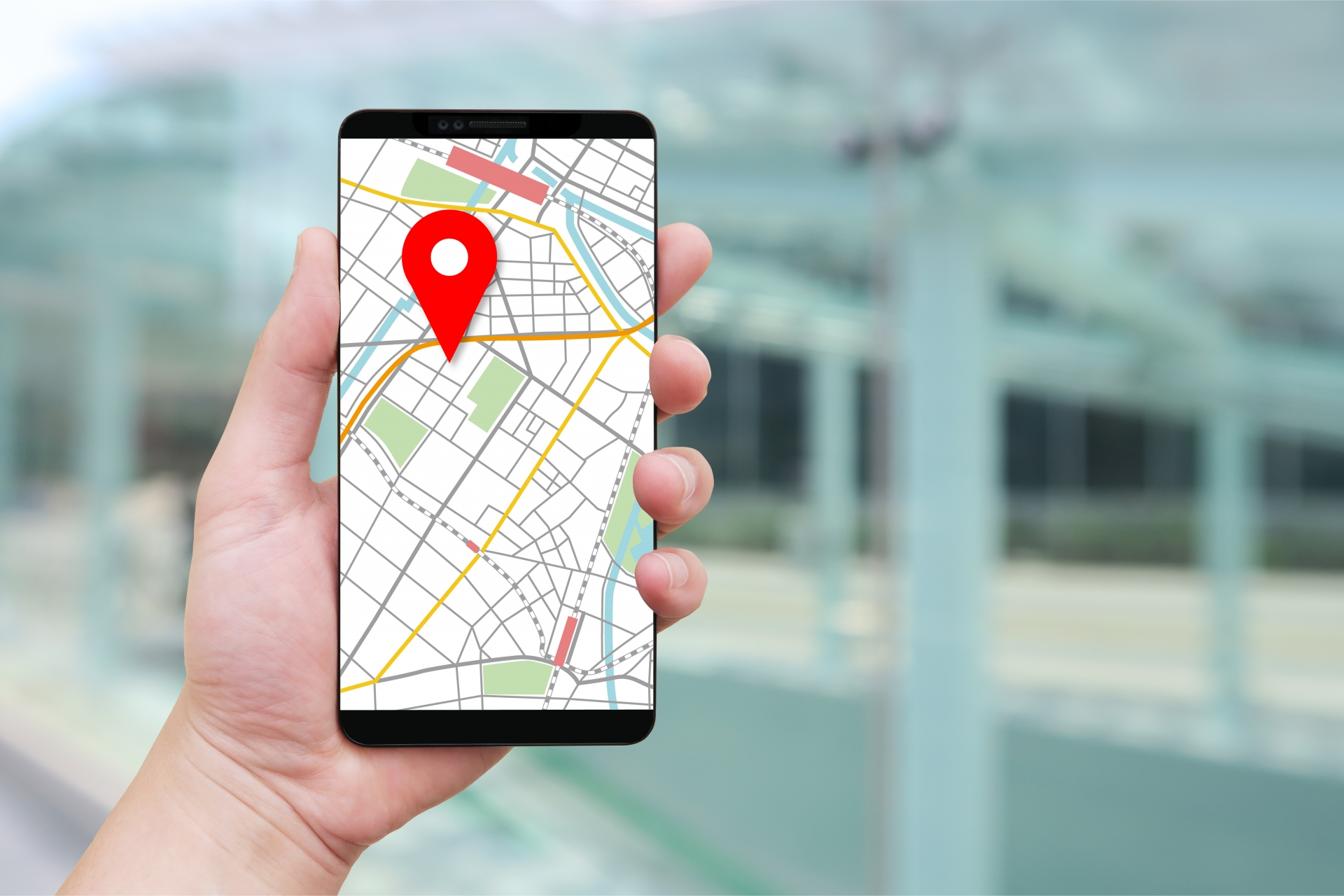 スマホでマップを見ているイメージ